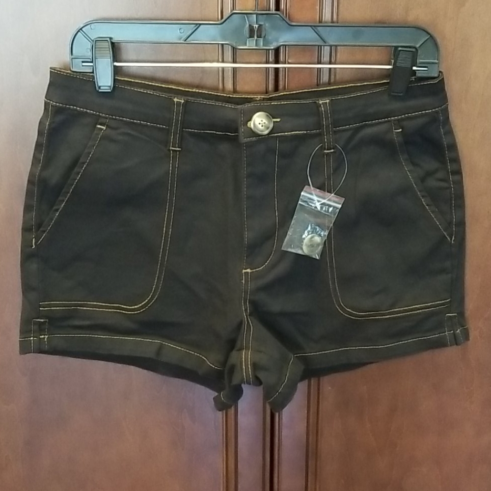 Black Shorts Beyond the Surplus sz 6 NEW